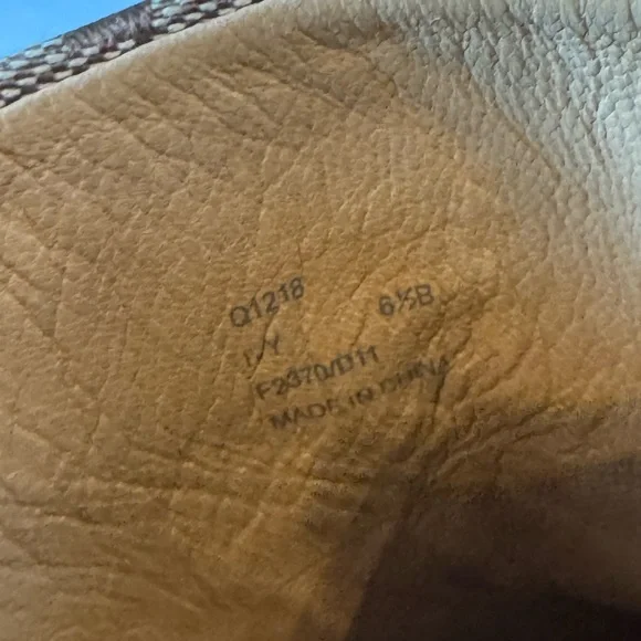 Vintage Coach Ivy  Mule Platforms  in Tan and Brown, 4 inch heel - Picture 13 of 16